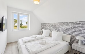 3 bedrooms, travel crib, free WiFi