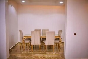 經濟公寓, 陽台, 城市景觀 | 餐廳