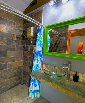 Douche, serviettes fournies