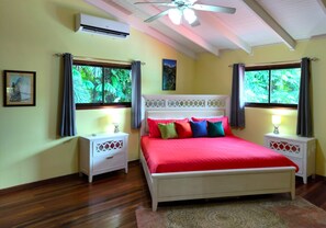 6 bedrooms, desk, iron/ironing board, travel cot - Boutique Tropical Paradise Large Groups Pool & A/C (Playa Herradura)