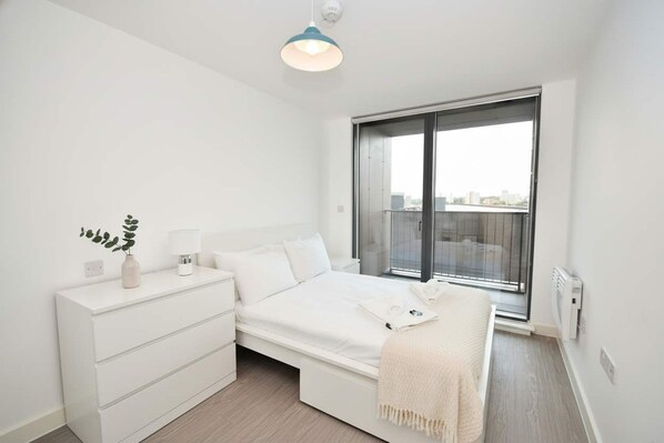 1 bedroom, iron/ironing board, WiFi, bed sheets - Modern 1BED Manchester Apartment with City Views (Salford)