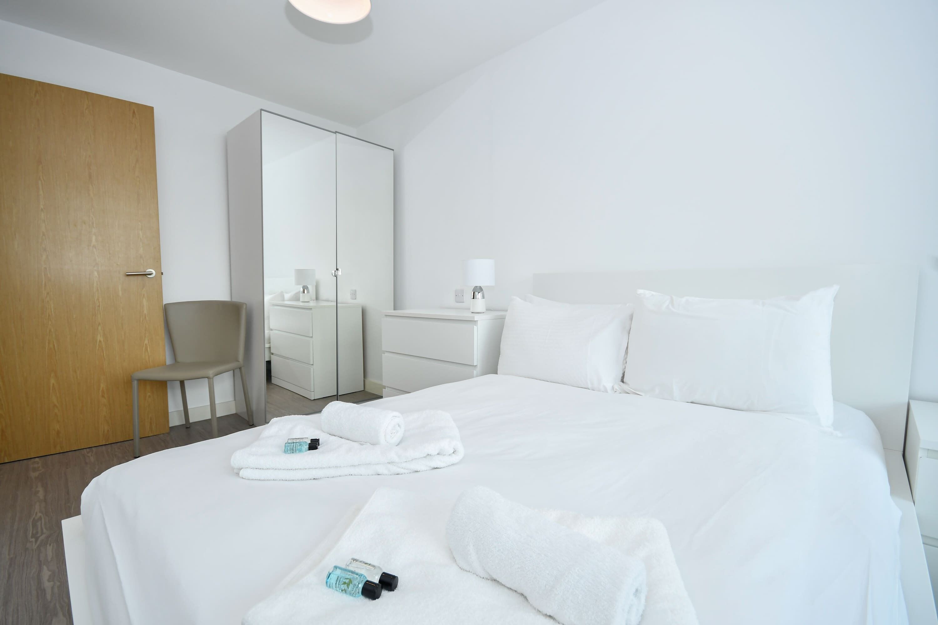 1 bedroom, desk, iron/ironing board, WiFi