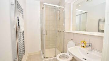 Shower, hair dryer, towels, shampoo