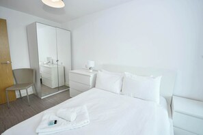 1 bedroom, desk, iron/ironing board, WiFi