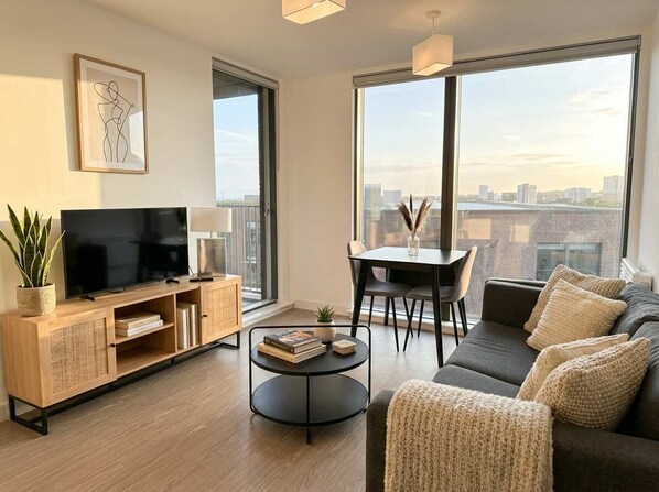 Televisión y oficina 