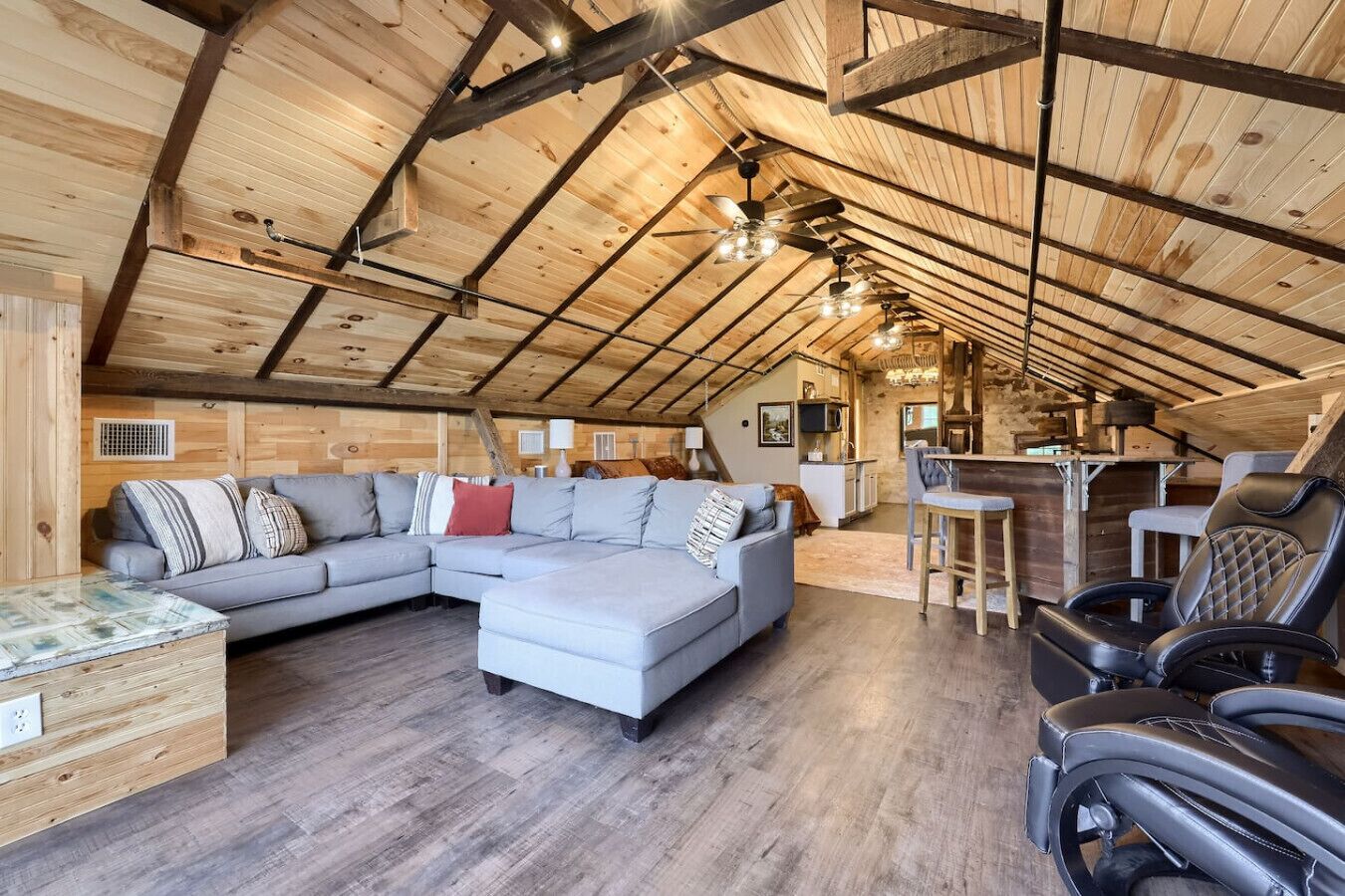 Highland Suite Beadboard Ceiling with Ceiling Fans