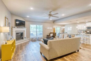 TV, fireplace, offices