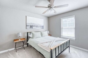 3 bedrooms, iron/ironing board, WiFi, bed sheets