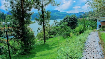 Pemandangan danau