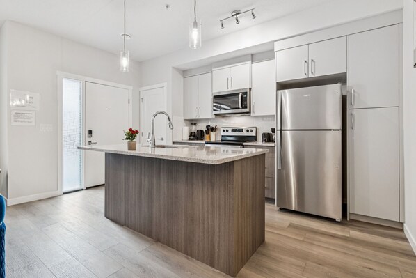 Fridge, microwave, oven, stovetop