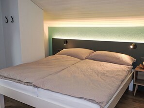1 bedroom, travel crib, free WiFi