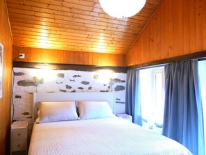 2 Schlafzimmer, Reisekinderbett