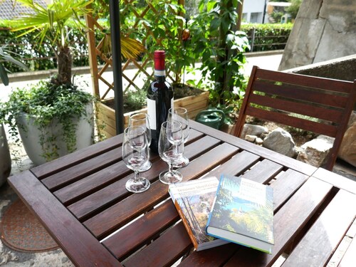 Wunderbares alleinstehendes Ferienhaus für 4 Gäste mit  W-LAN, Terrasse und Panoramablick