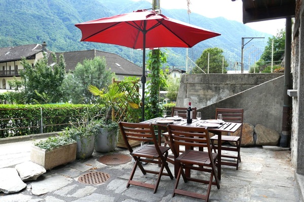 Meubles, Table, Chaise, Mobilier De Jardin, Parapluie, Tableau De Plein Air, Ombre, Table Cuisine Et Salle A Manger, Restaurant, Pot De Fleur