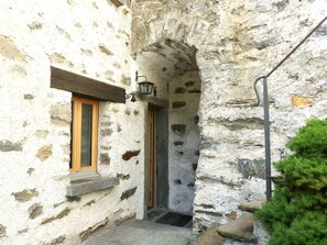 Exterior detail - Stunning private villa for 4 people with WIFI, terrace and panoramic view (Roveredo)