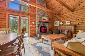 TV - Disconnect from it all at Stonewood, a cozy log chalet nestled in cedar forest on Georgian Bay. Enjoy a private shoreline, wraparound deck, wood stove, and access to kayaks, and trails. Peace, comfort, and adventure await in Cape Chin South. (Lions Head)