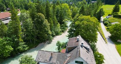 Apartment - directly on the river, balcony, rustic, idyllic, 5 min from the wildlife park
