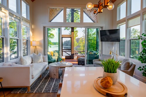 Settle Down on the Lake – Your Waterfront Escape in Tracy City