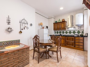 Fridge, microwave, coffee/tea maker, toaster - Historic house in the heart of Albaicín, Granada (Granada)
