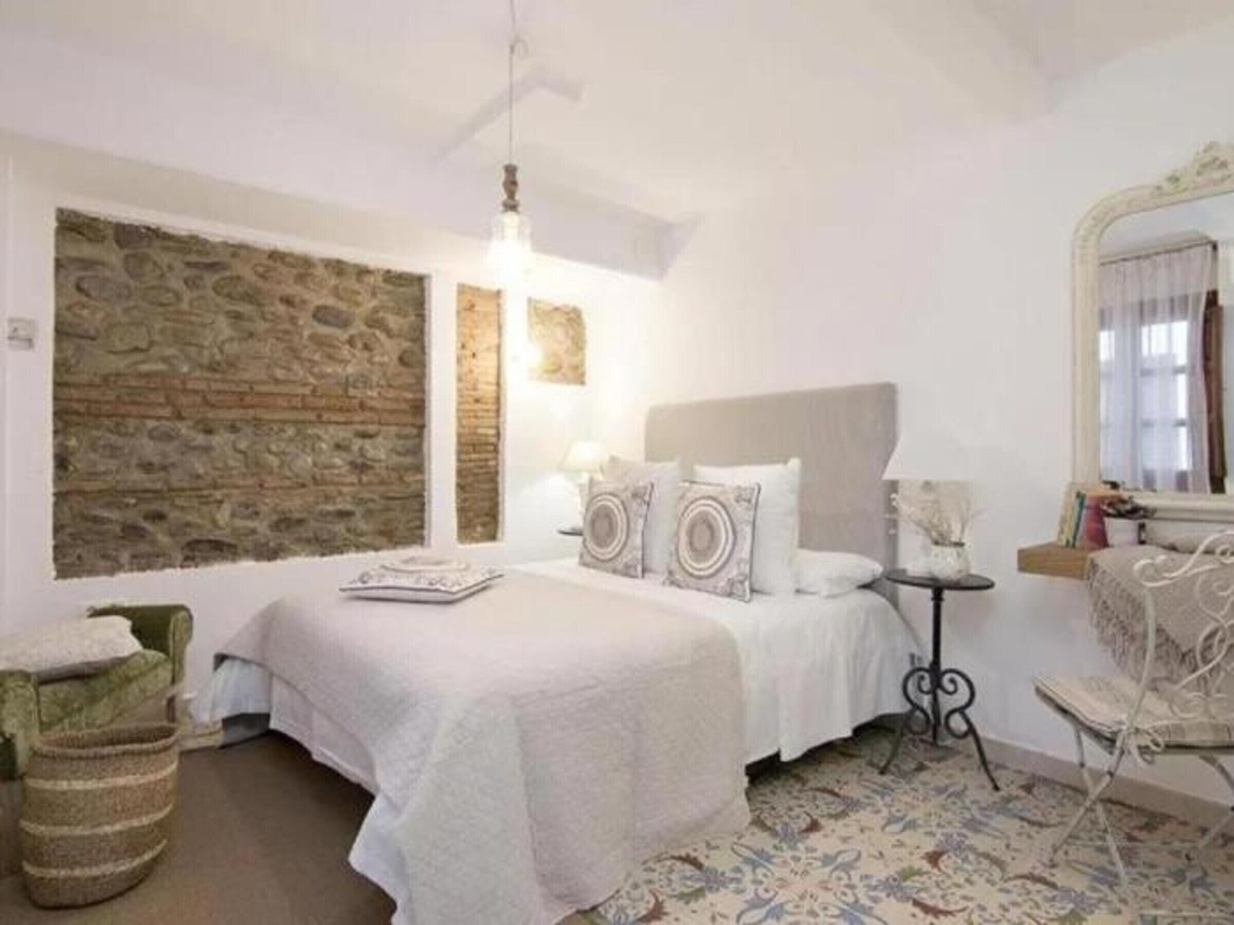 2 bedrooms, bed sheets