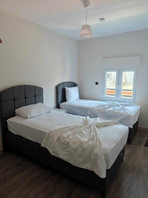 2 bedrooms, iron/ironing board, bed sheets
