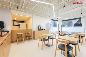 Petit déjeuner en libre-service compris tous les jours