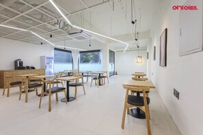 Free daily self-serve breakfast