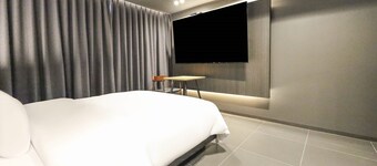 RAMPART HOTEL