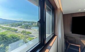 Desk, laptop workspace, free WiFi