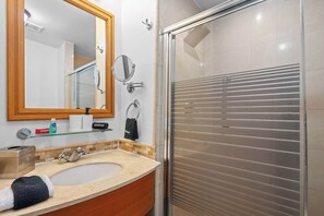Shower, hair dryer - Oceanfront Oasis | Couple's Retreat | San Juan (San Juan)