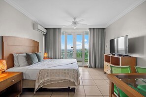 1 bedroom, travel crib, free WiFi - Oceanfront Oasis | Couple's Retreat | San Juan (San Juan)