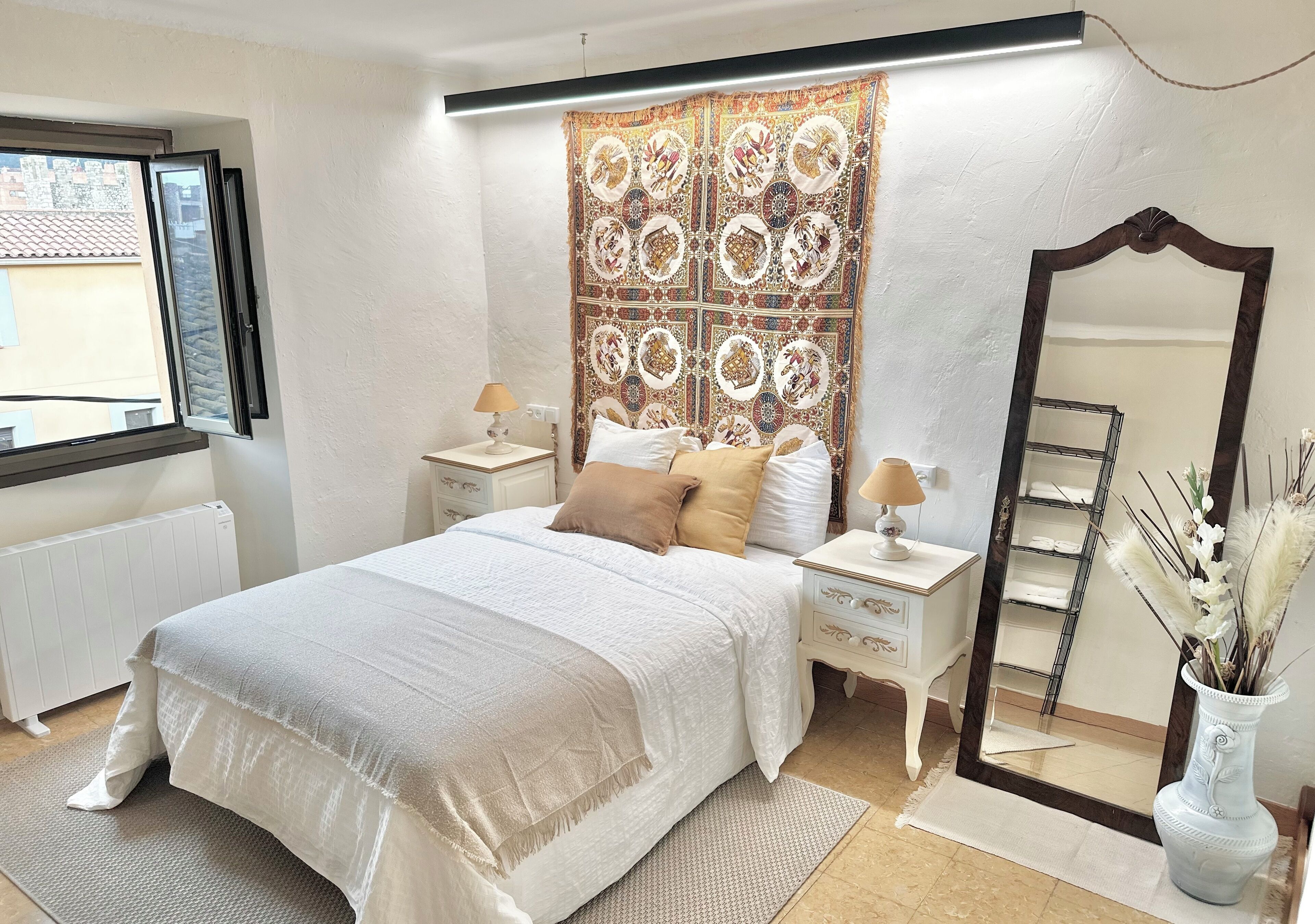 1 habitación, escritorio, tabla de planchar con plancha y wifi gratis 