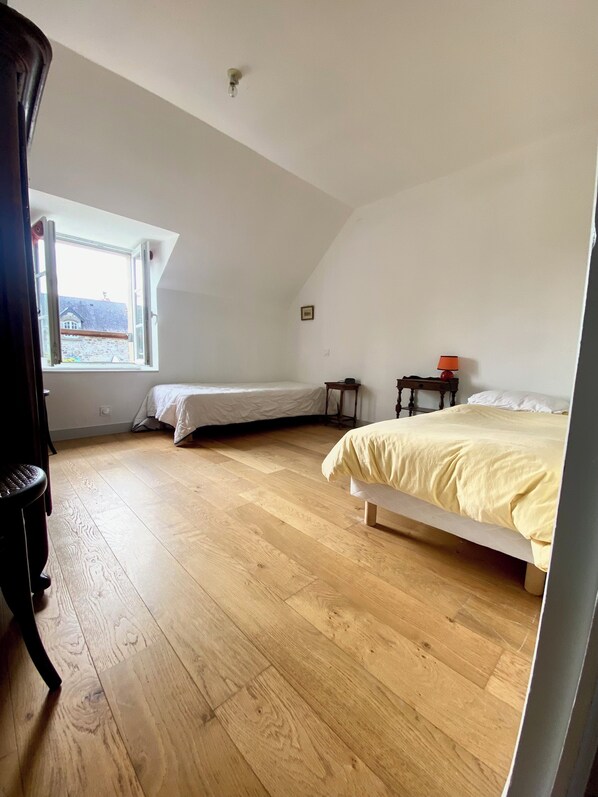 5 Schlafzimmer, Bügeleisen/Bügelbrett, Internetzugang