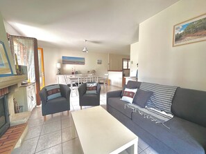 Televisie en een open haard