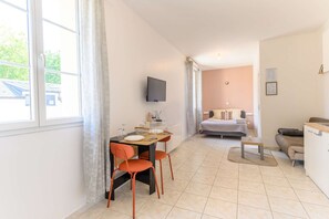 1 غرفة نوم وواي فاي وملاءات أسرّة