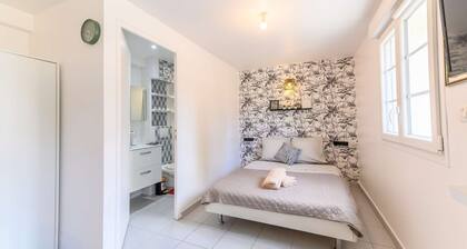 Come and discover the cocoon of l'impasse in Tremblay en France with our Deluxe studio!