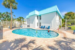 A heated pool - NEW LISTING! The Village Breeze – 4BR/2BA, Pool, Walk to Beach & Siesta Key Village (2 Units) (Siesta Key)