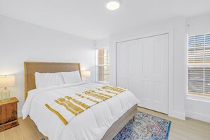 8 habitaciones, escritorio y tabla de planchar con plancha 