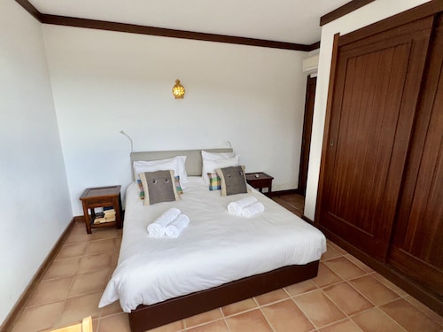 Charming Apartment Near Atlantic Ocean