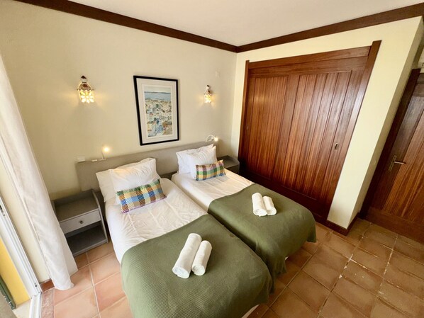 House | 2 bedrooms, iron/ironing board - Charming Apartment Near Atlantic Ocean (Lagoa)