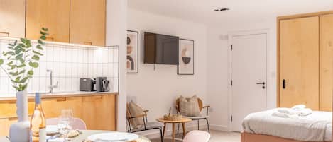 1 bedroom, iron/ironing board, Internet