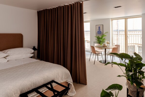 1 chambre, fer et planche à repasser, accès Internet