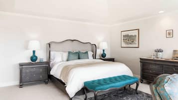 5 bedrooms, desk, iron/ironing board, WiFi