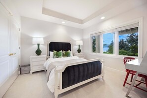 5 bedrooms, desk, iron/ironing board, WiFi