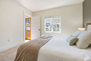 2 bedrooms, desk, iron/ironing board, WiFi