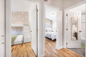 2 bedrooms, desk, iron/ironing board, WiFi