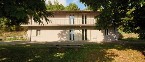 Fachada de la propiedad