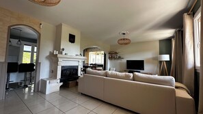 Living area - Maison Alma - Swimming pool & Jacuzzi (Marzy)