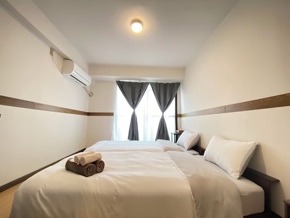 City Apartment, 2 Twin Beds, Refrigerator & Microwave, City View | Desk, laptop workspace, free WiFi, bed sheets