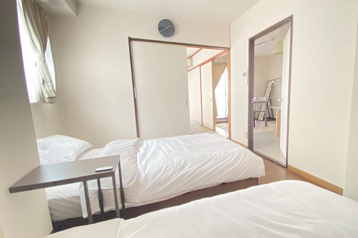 City Apartment, 2 Bedrooms, Refrigerator & Microwave, City View | Desk, laptop workspace, free WiFi, bed sheets